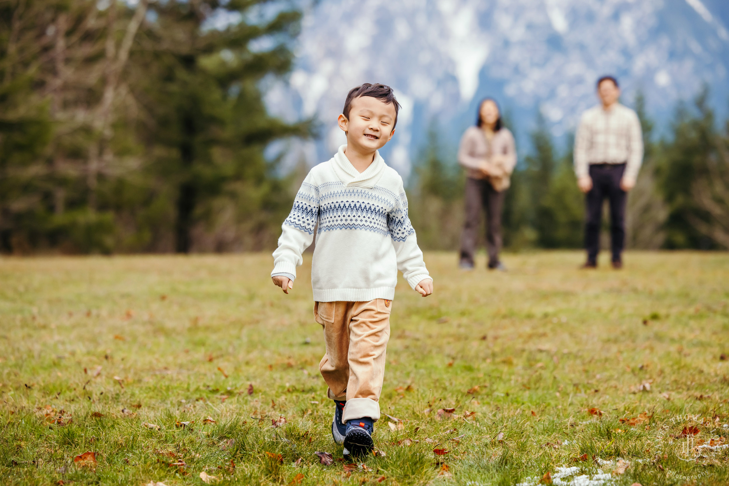 Snoqualmie family photography session by Snoqualmie family photographer James Thomas Long Photography