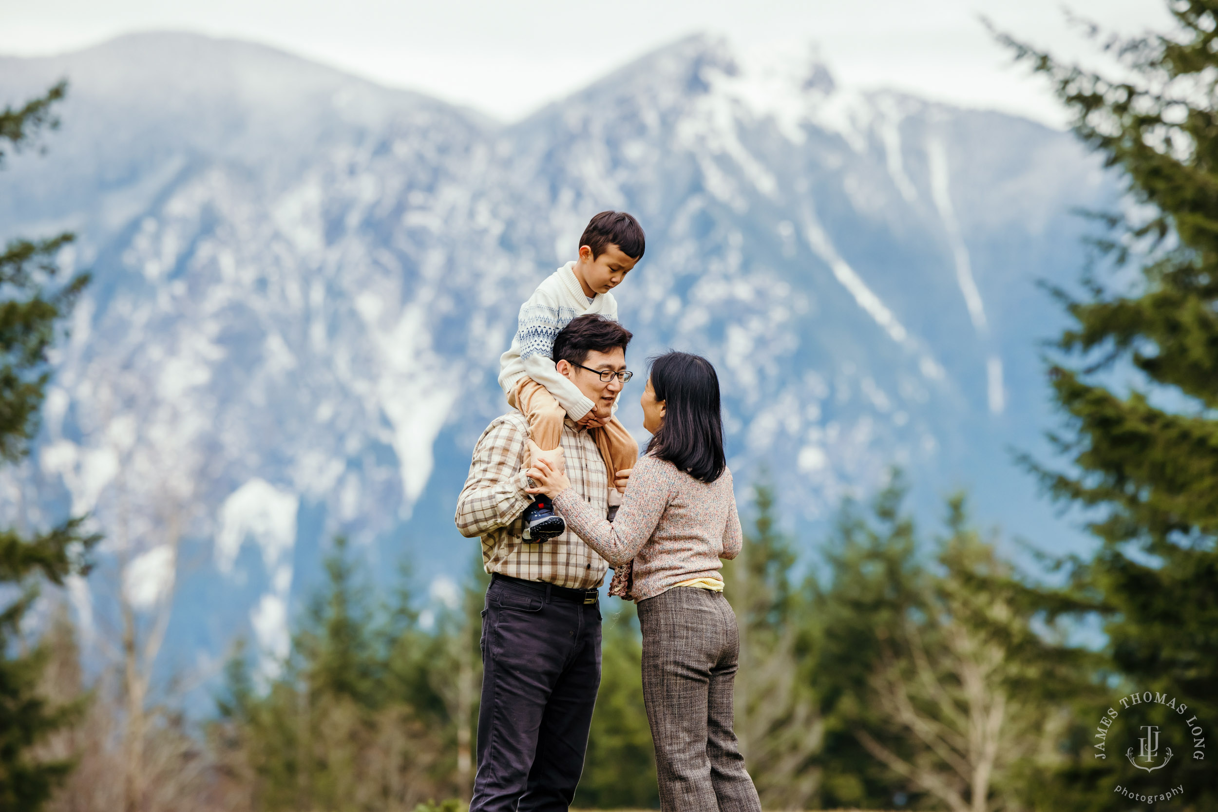 Snoqualmie family photography session by Snoqualmie family photographer James Thomas Long Photography