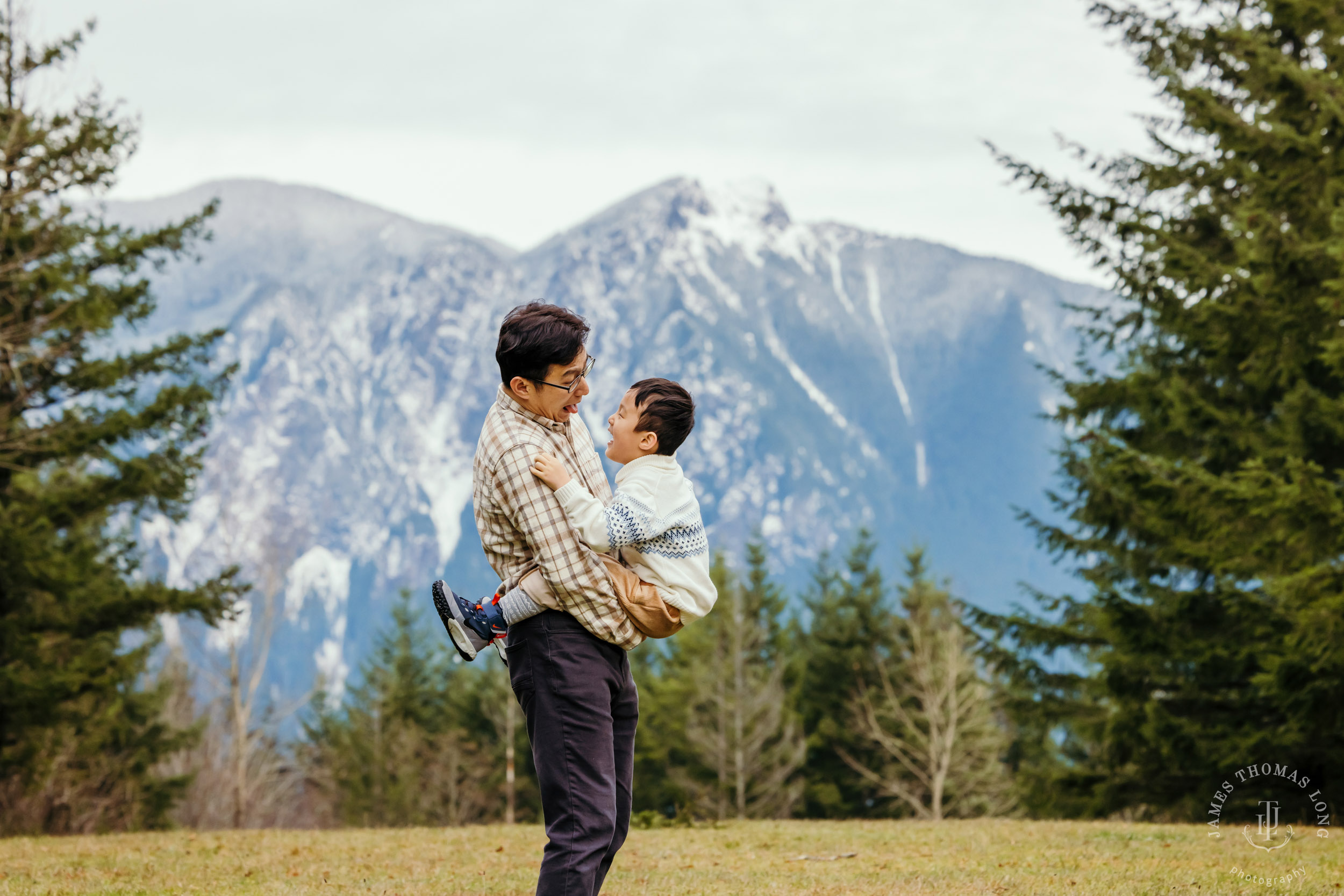 Snoqualmie family photography session by Snoqualmie family photographer James Thomas Long Photography