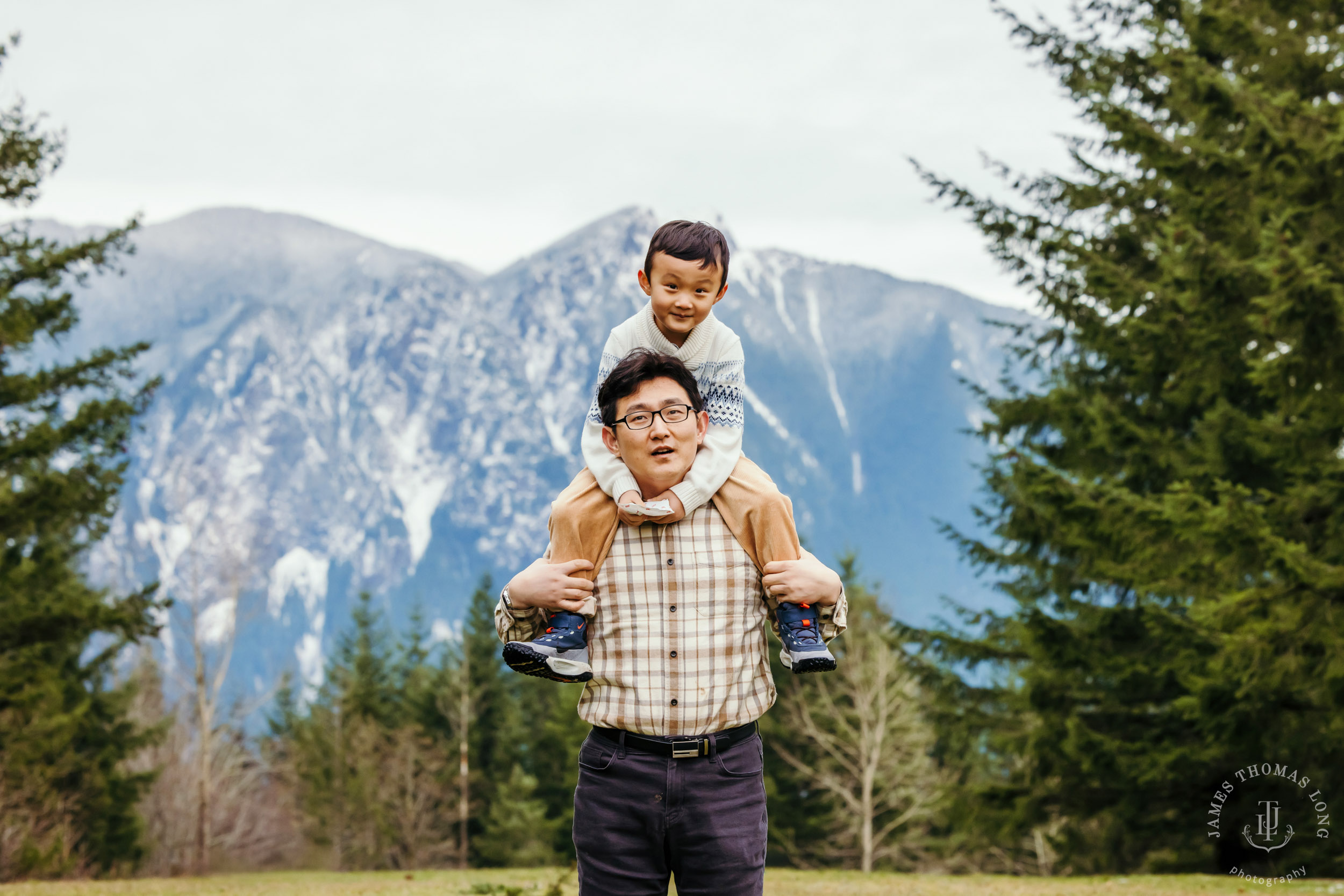 Snoqualmie family photography session by Snoqualmie family photographer James Thomas Long Photography