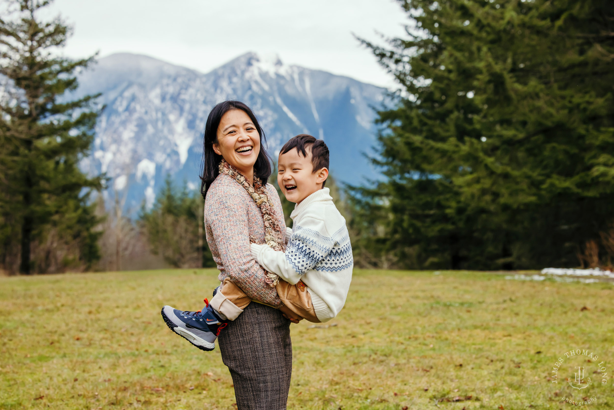 Snoqualmie family photography session by Snoqualmie family photographer James Thomas Long Photography