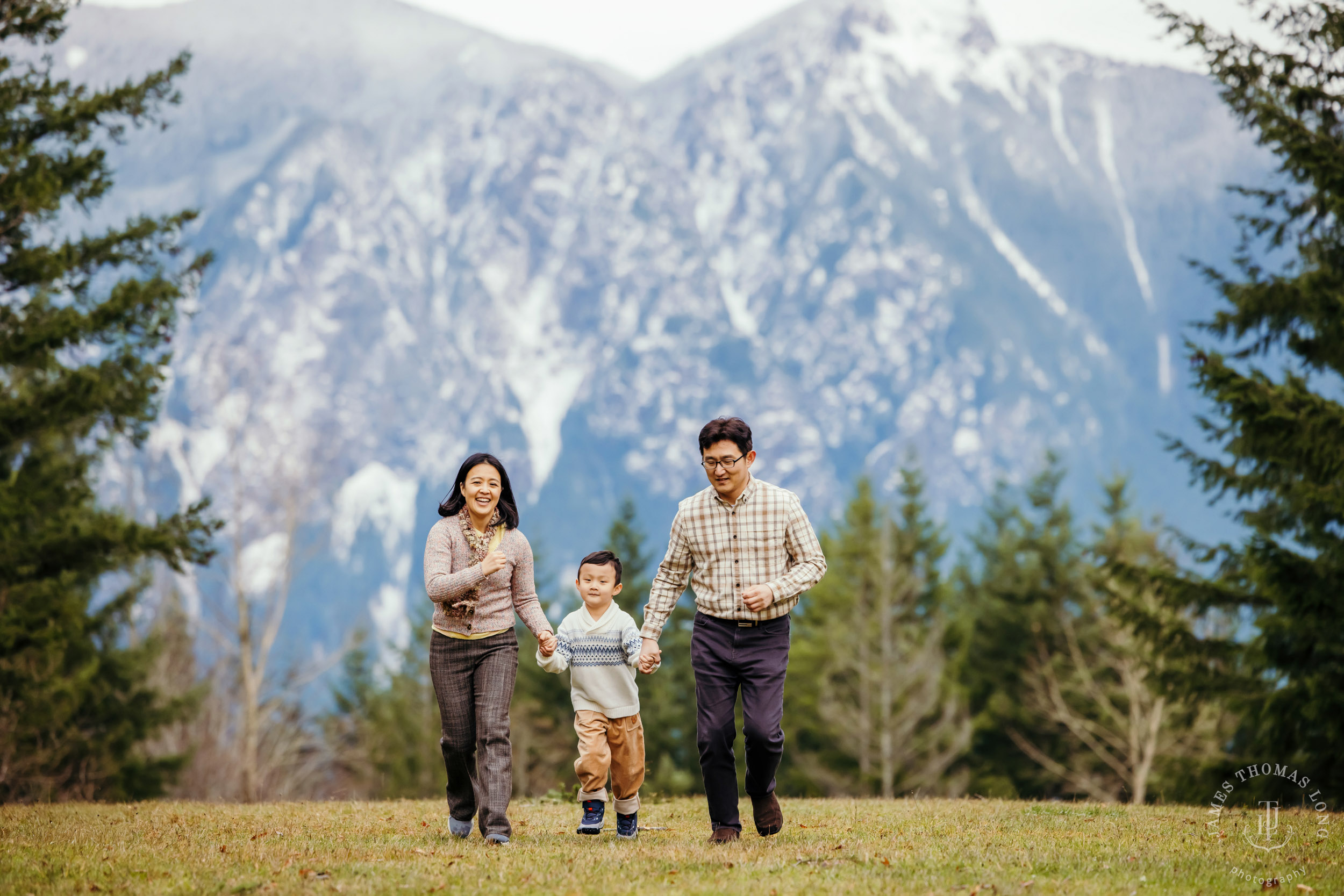 Snoqualmie family photography session by Snoqualmie family photographer James Thomas Long Photography