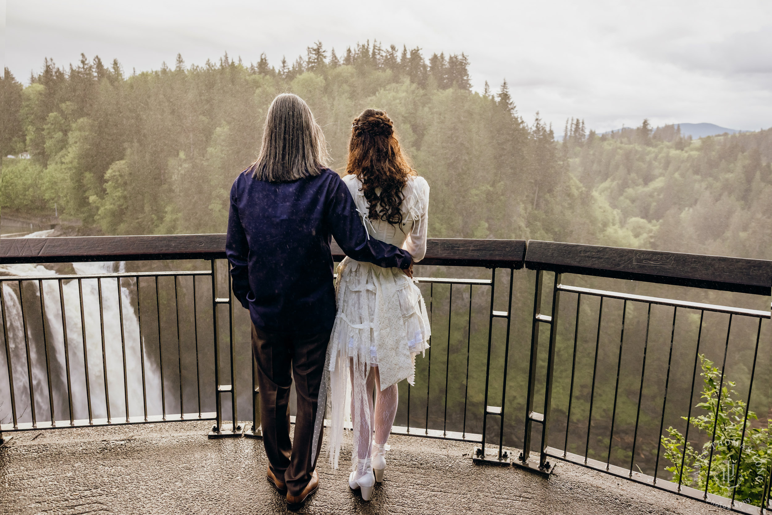 Salish Lodge Snoqualmie wedding by Seattle wedding photographer James Thomas Long Photography
