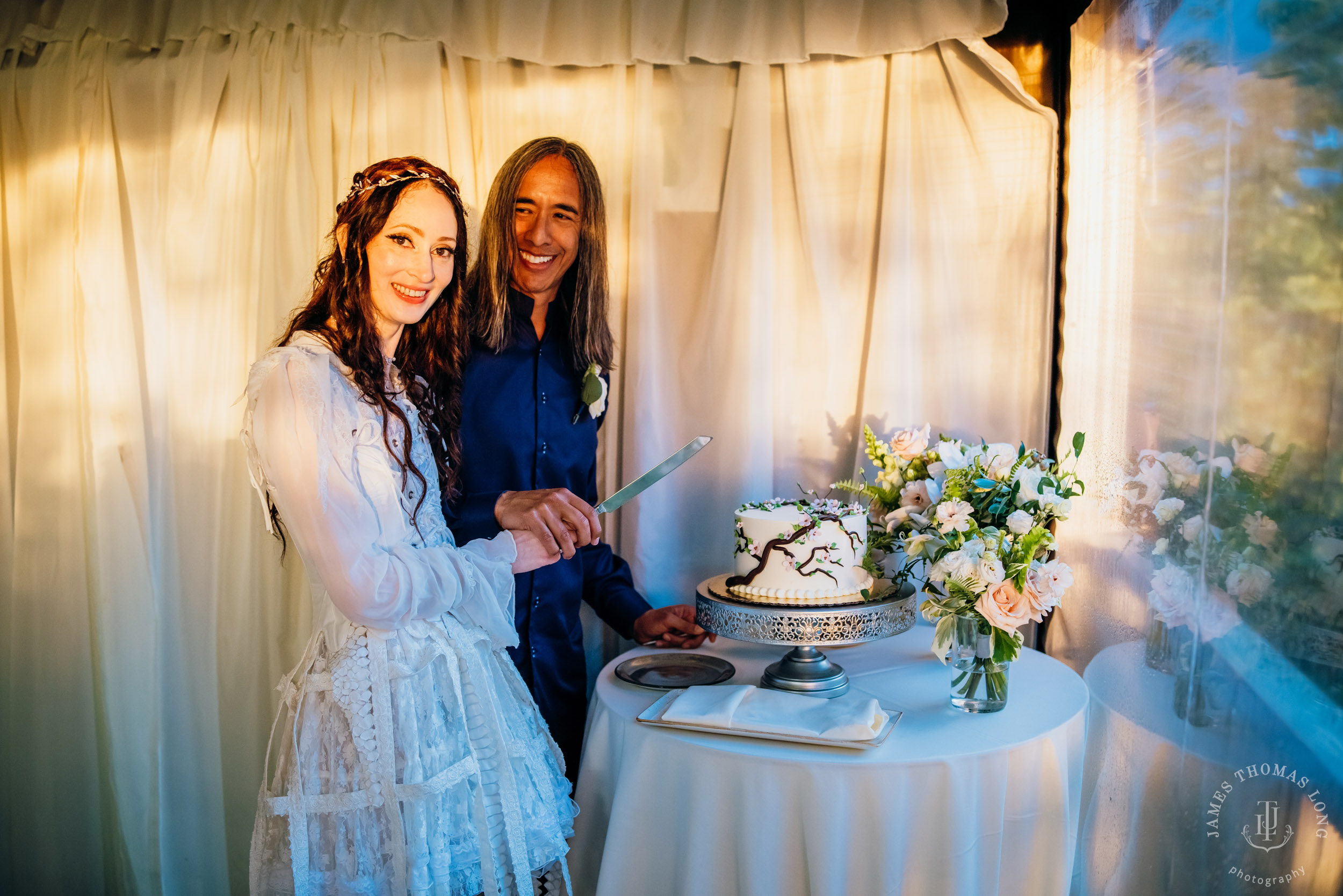 Salish Lodge Snoqualmie wedding by Seattle wedding photographer James Thomas Long Photography