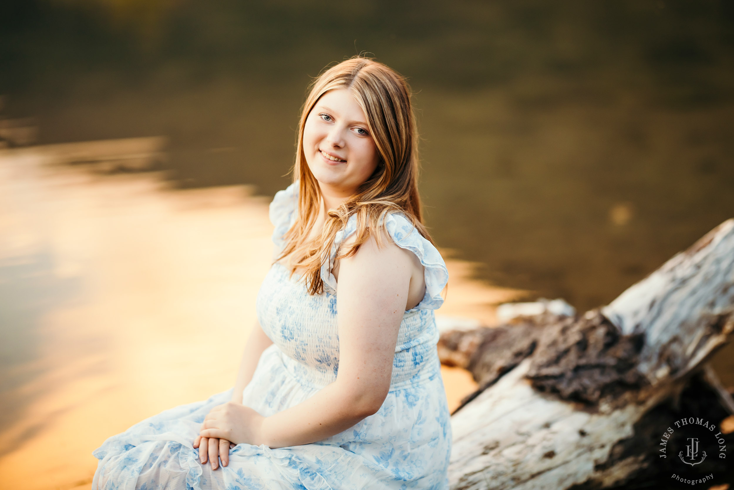 Cascade Mountain Mout Si High School senior portrait session by Snoqualmie senior portrait photographer James Thomas Long Photography