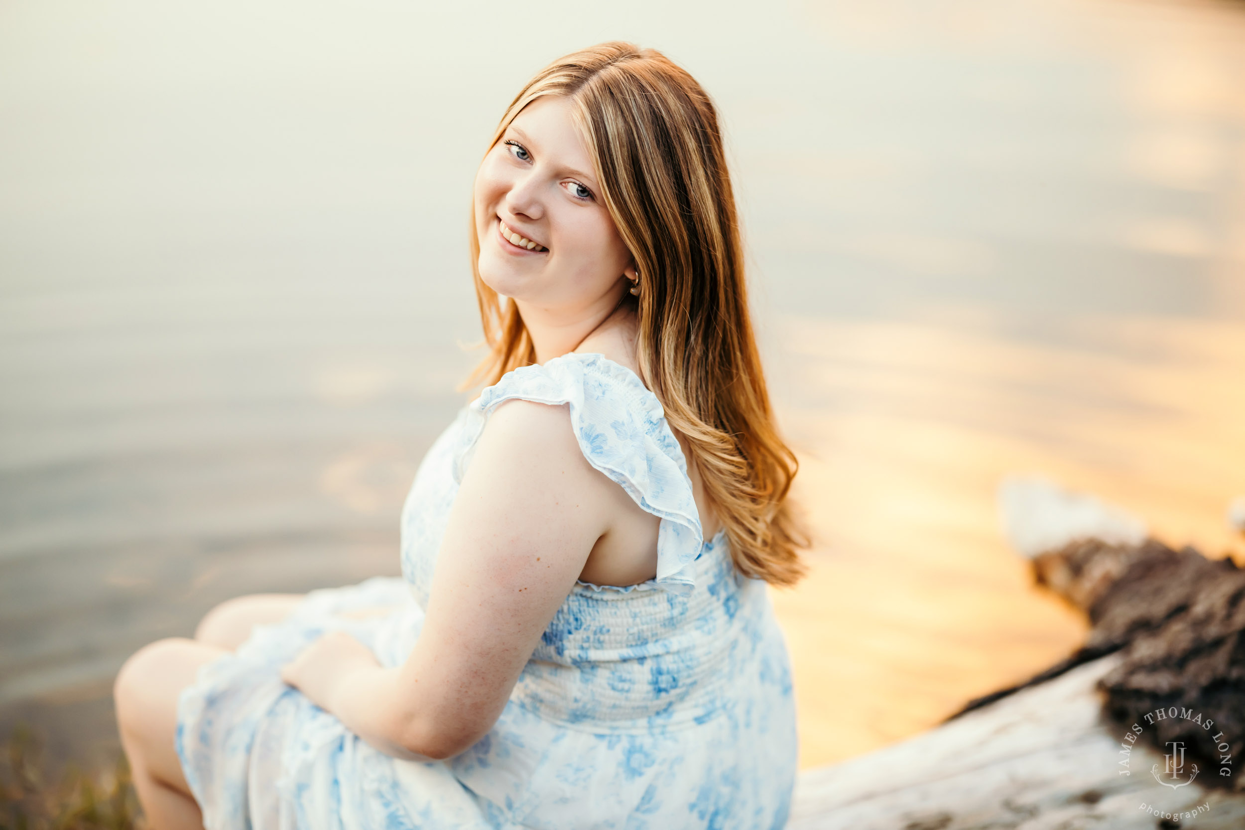 Cascade Mountain Mout Si High School senior portrait session by Snoqualmie senior portrait photographer James Thomas Long Photography