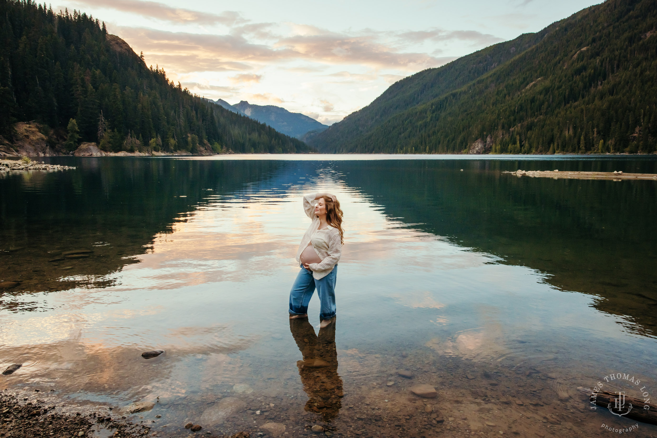 Cascade Mountain maternity session by Seattle family and maternity photographer James Thomas Long Photography
