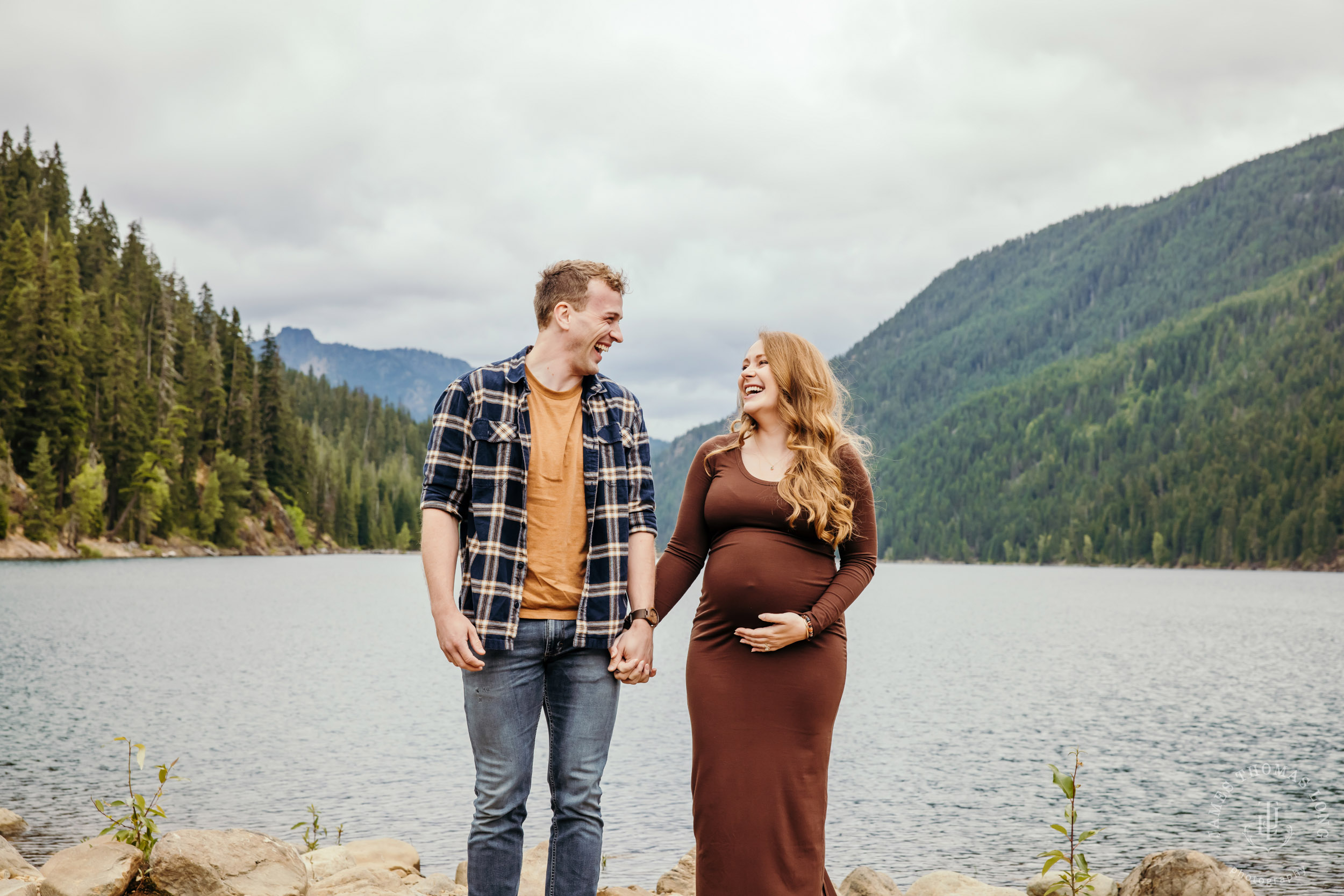 Cascade Mountain maternity session by Seattle family and maternity photographer James Thomas Long Photography