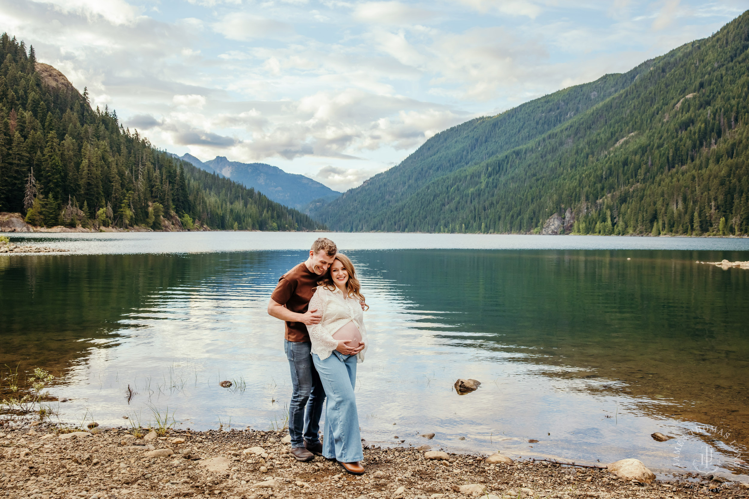 Cascade Mountain maternity session by Seattle family and maternity photographer James Thomas Long Photography