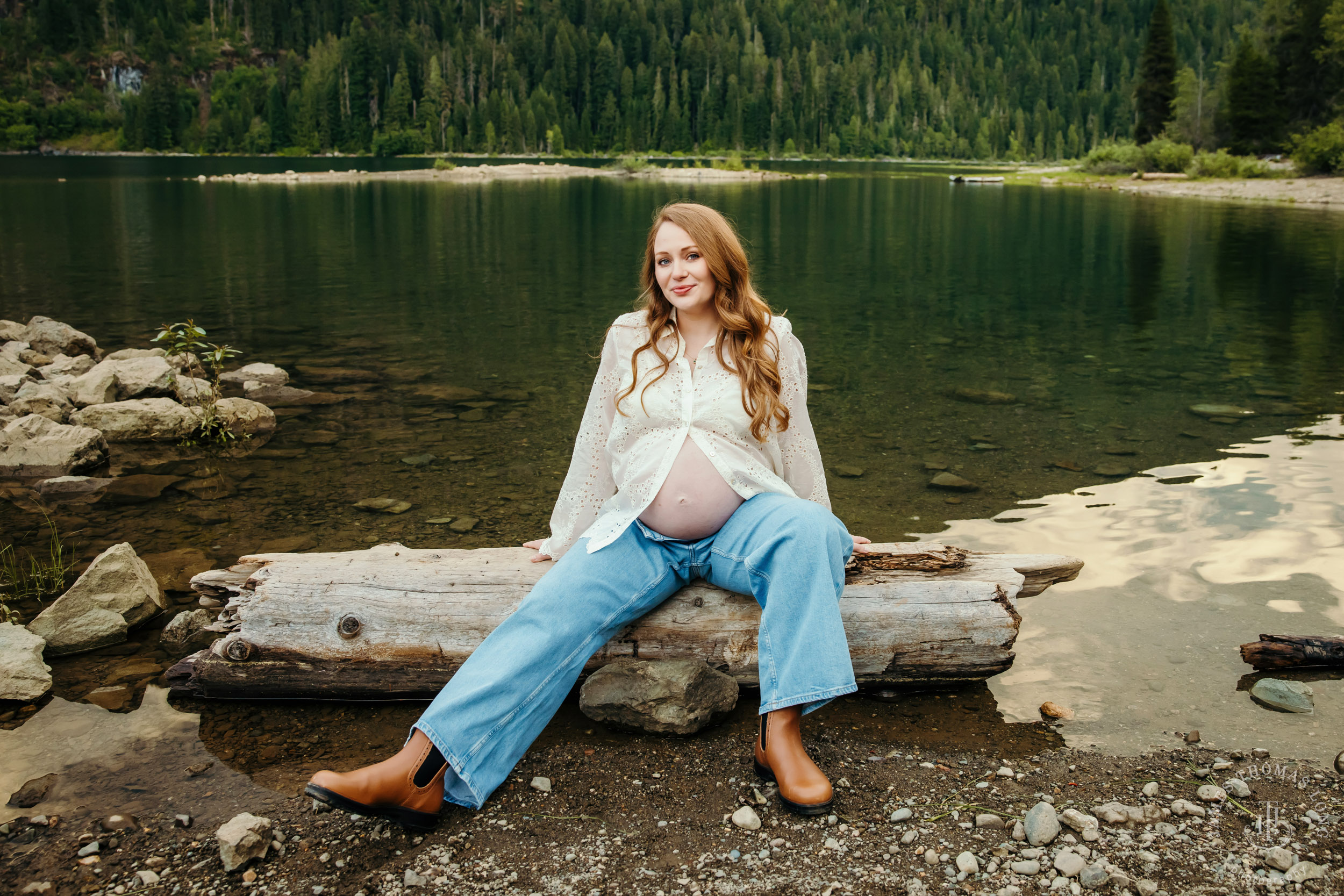 Cascade Mountain maternity session by Seattle family and maternity photographer James Thomas Long Photography