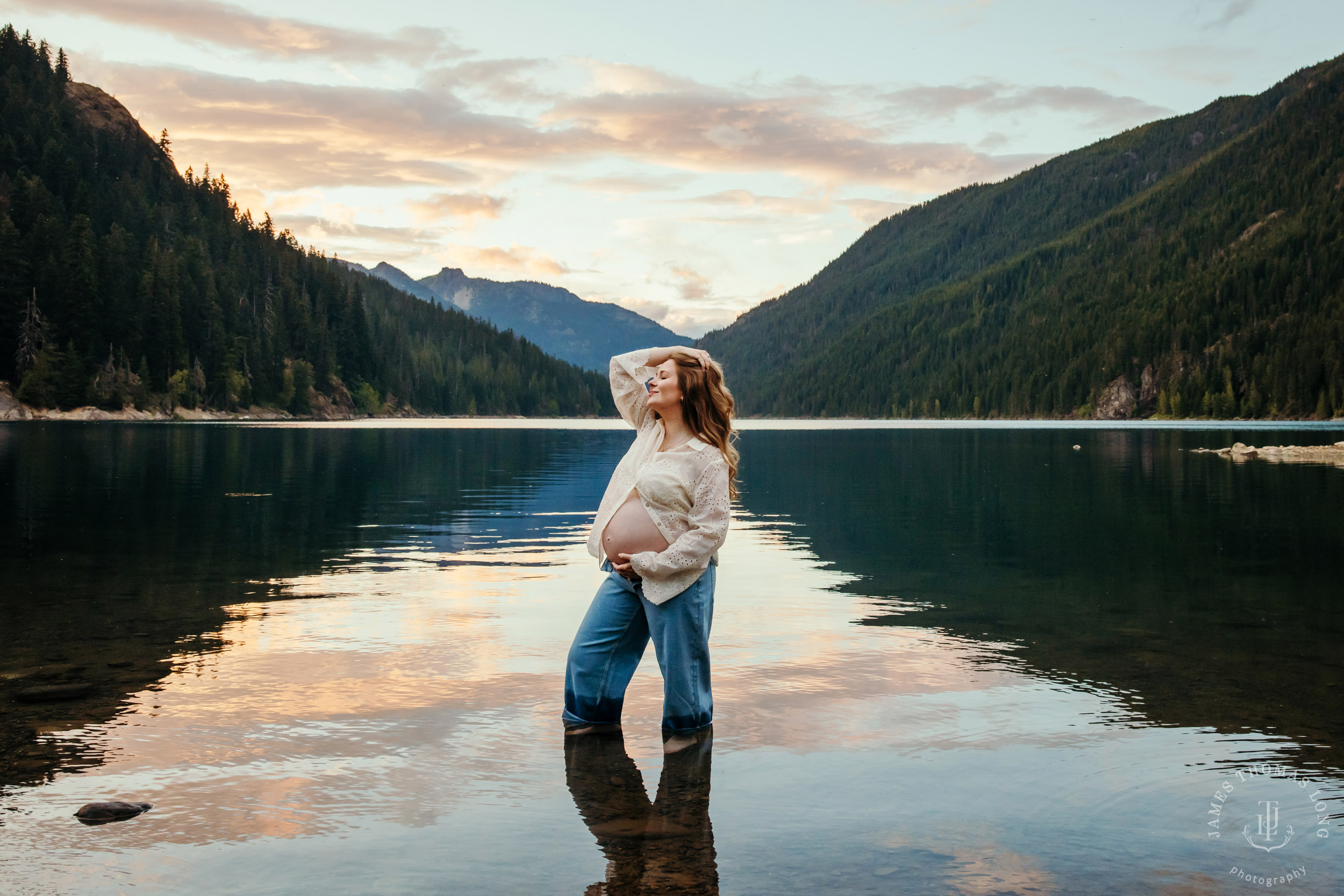 Cascade Mountain maternity session by Seattle family and maternity photographer James Thomas Long Photography