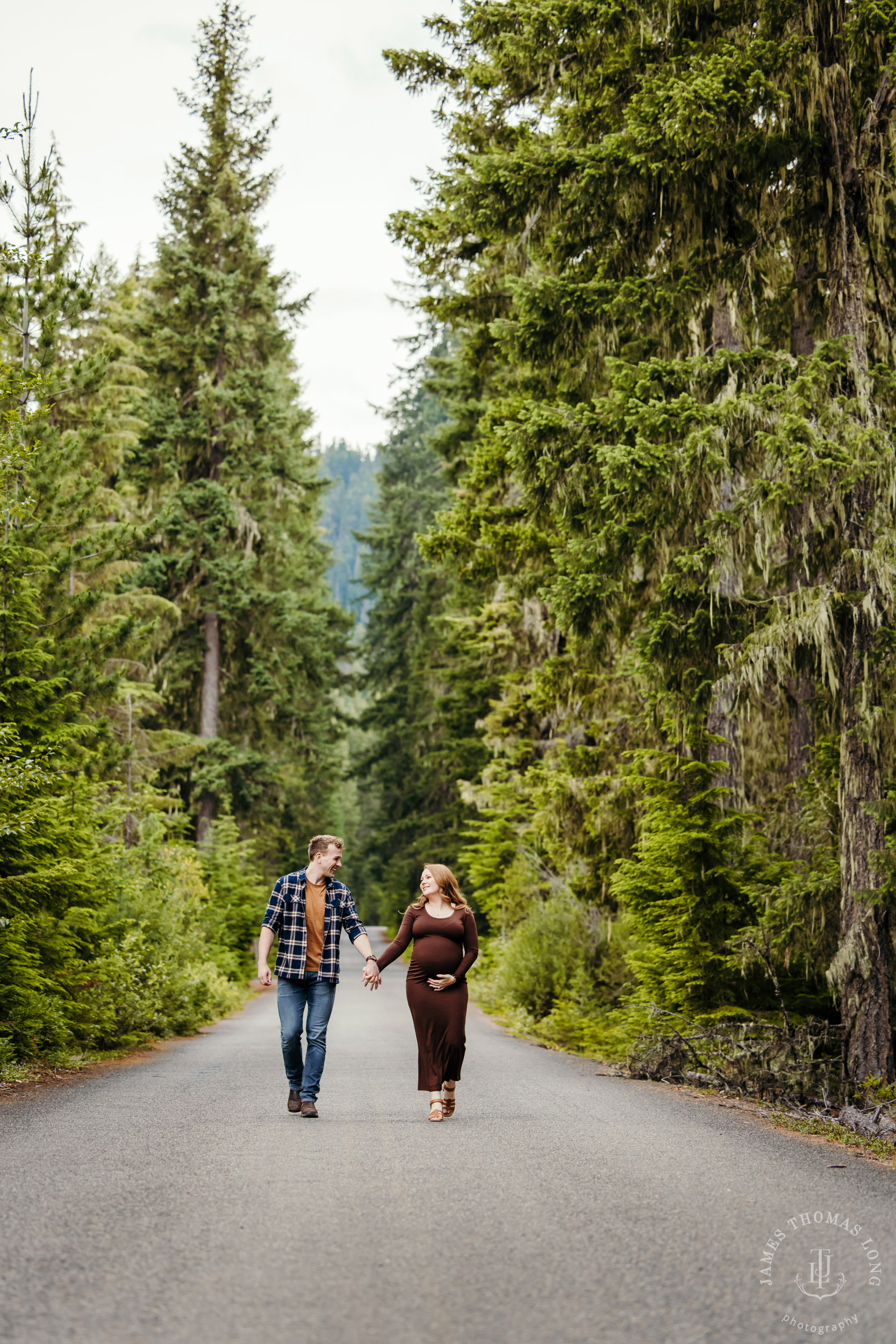 Cascade Mountain maternity session by Seattle family and maternity photographer James Thomas Long Photography