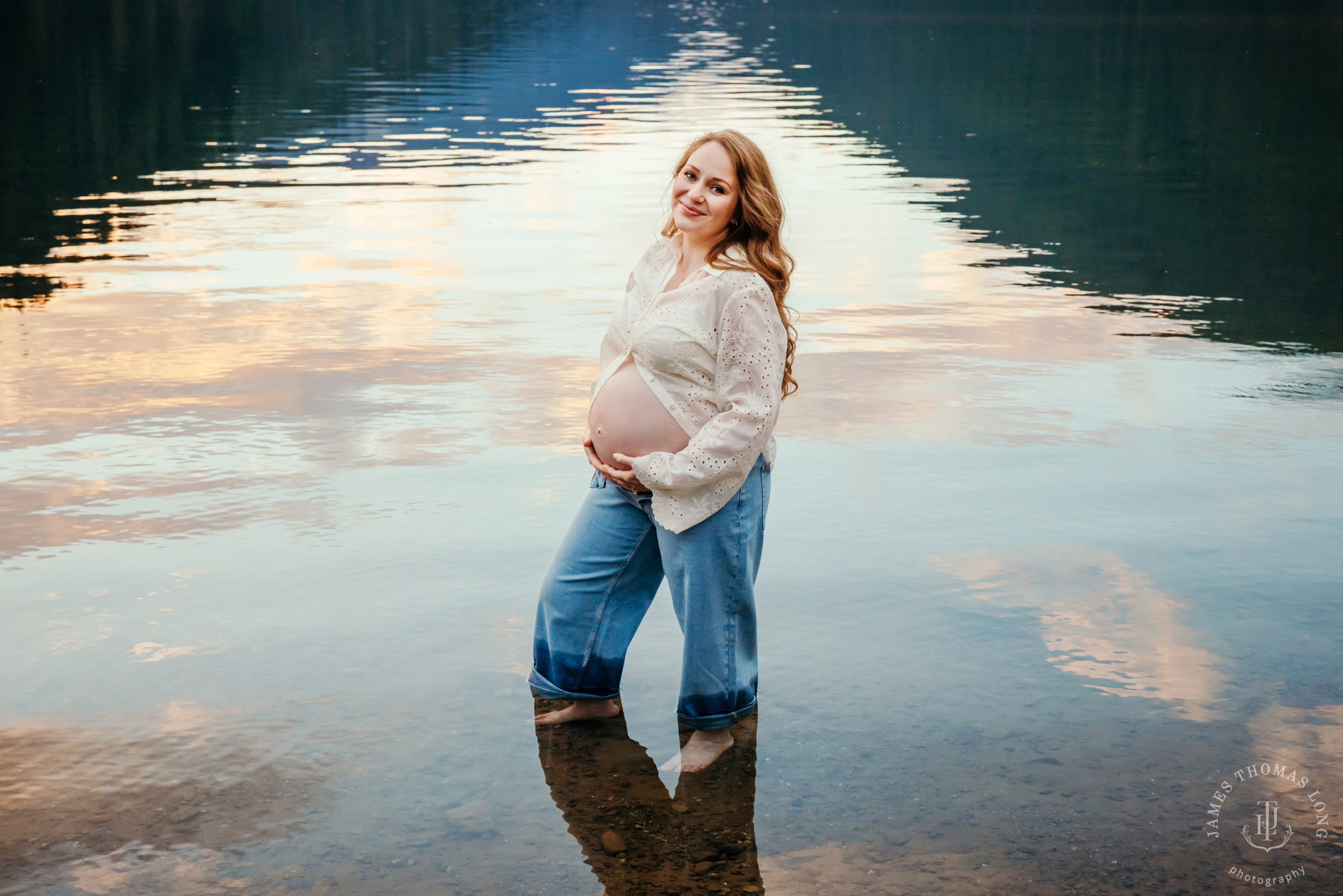 Cascade Mountain maternity session by Seattle family and maternity photographer James Thomas Long Photography