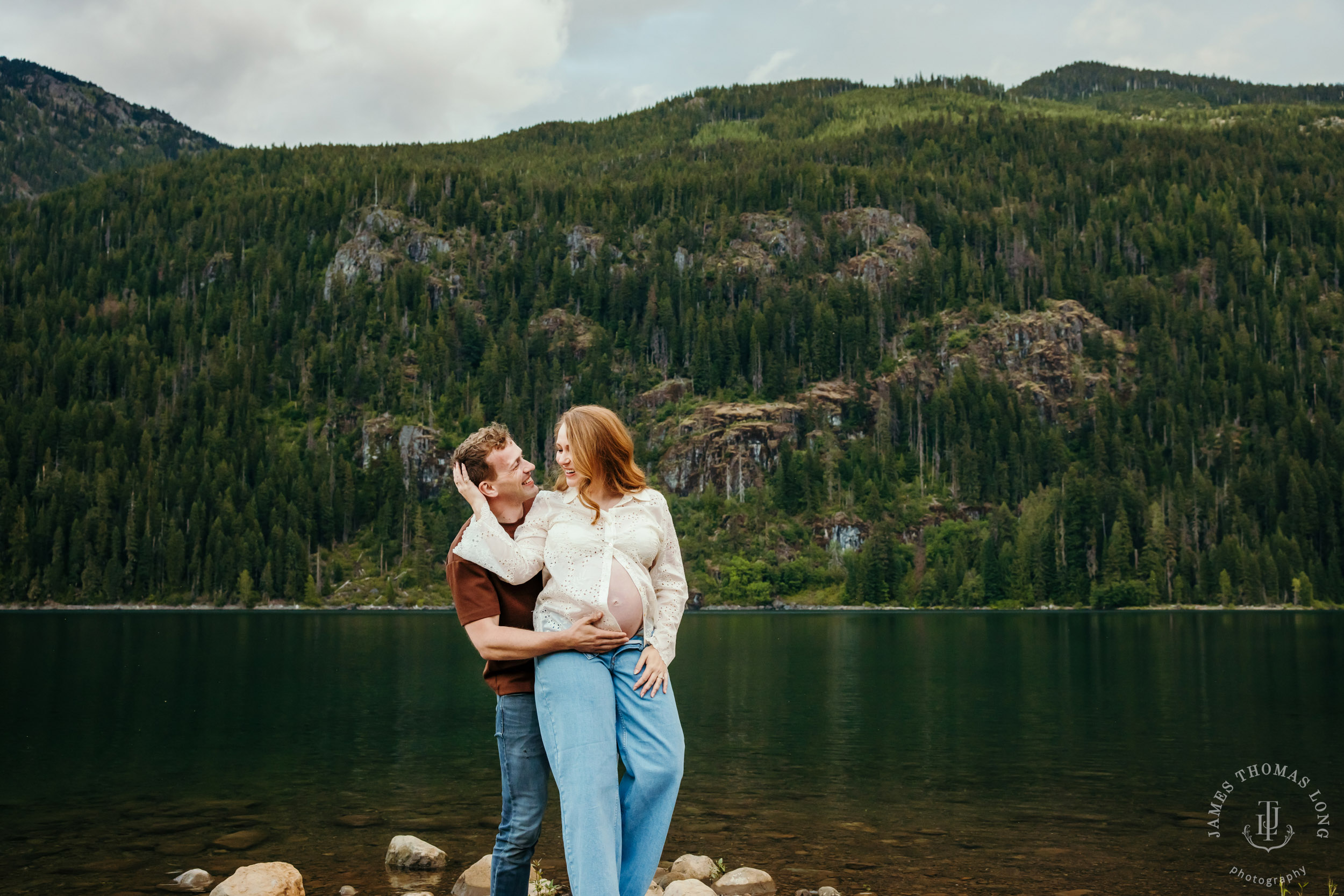 Cascade Mountain maternity session by Seattle family and maternity photographer James Thomas Long Photography