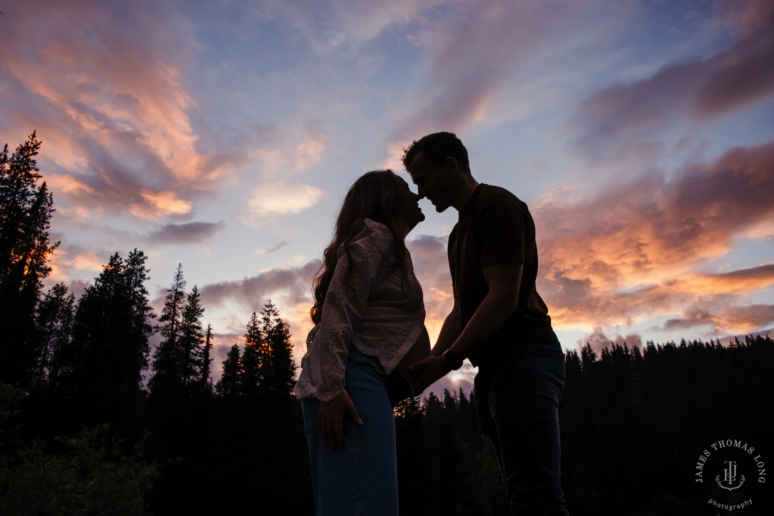 Cascade Mountain maternity session by Seattle family and maternity photographer James Thomas Long Photography