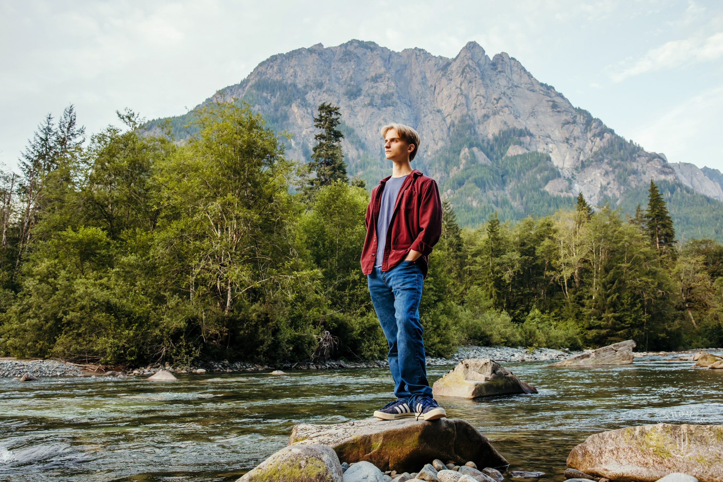 Cascade Mountain high school senior portrait session by Snoqualmie senior portrait photographer James Thomas Long Photography