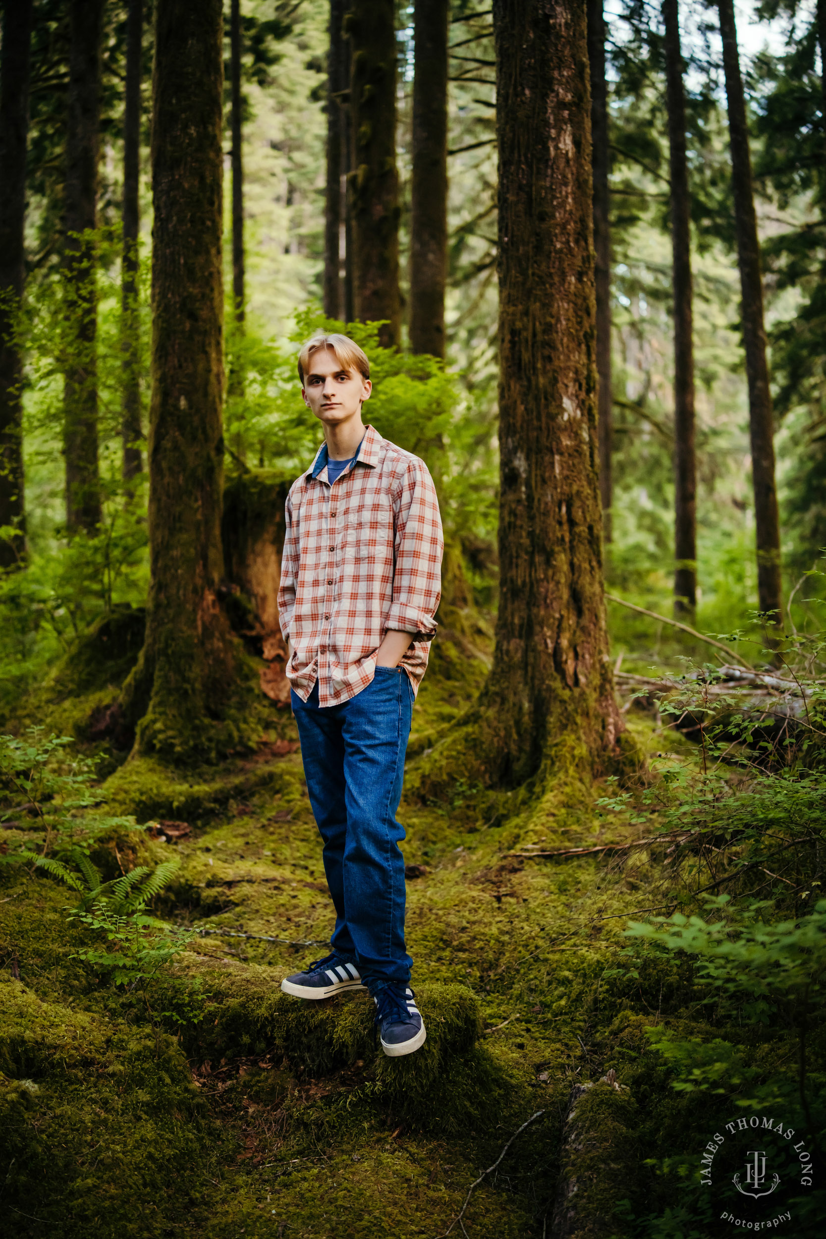 Cascade Mountain high school senior portrait session by Snoqualmie senior portrait photographer James Thomas Long Photography