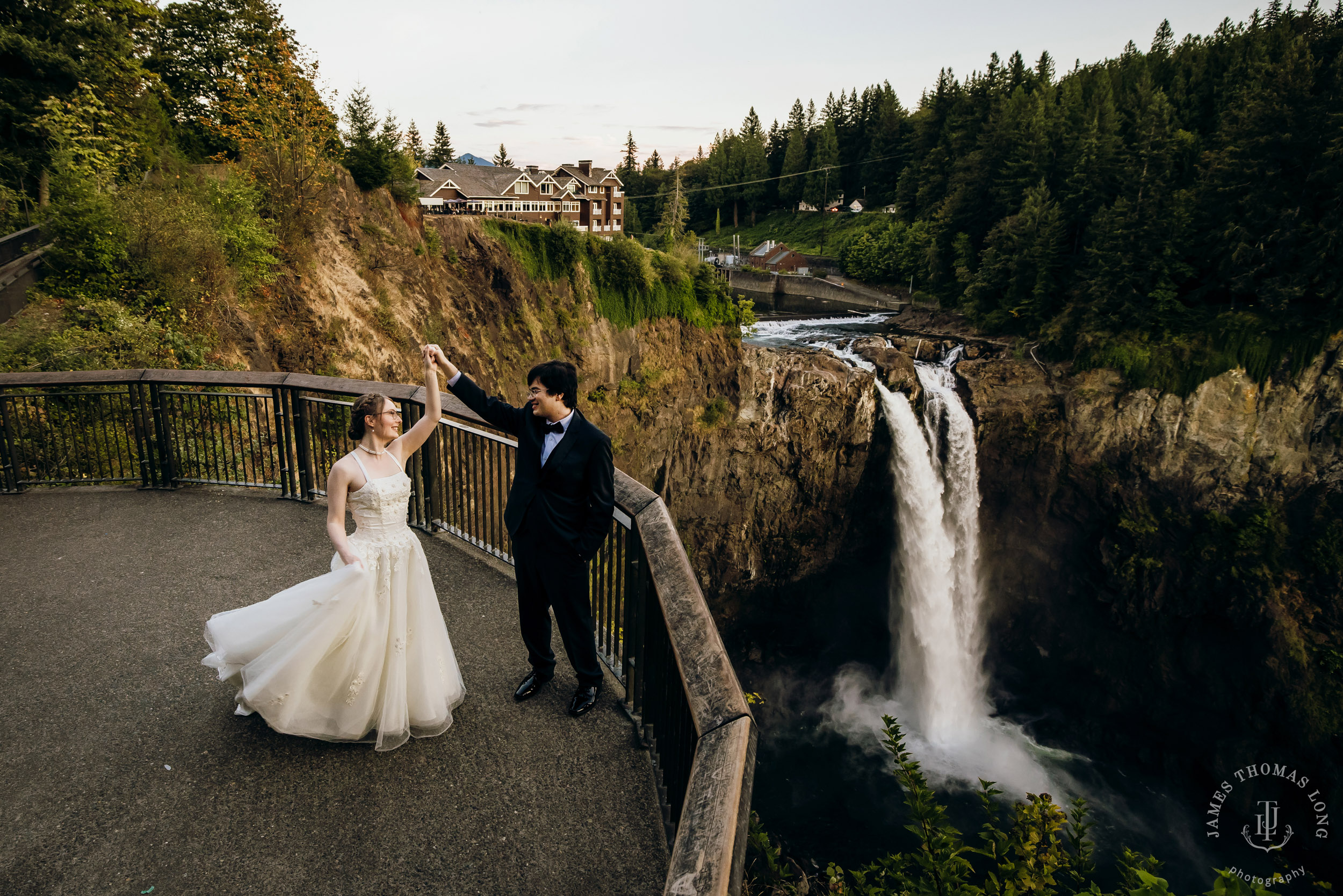 Salish Lodge Snoqualmie wedding by Snoqualmie wedding photographer James Thomas Long Photography