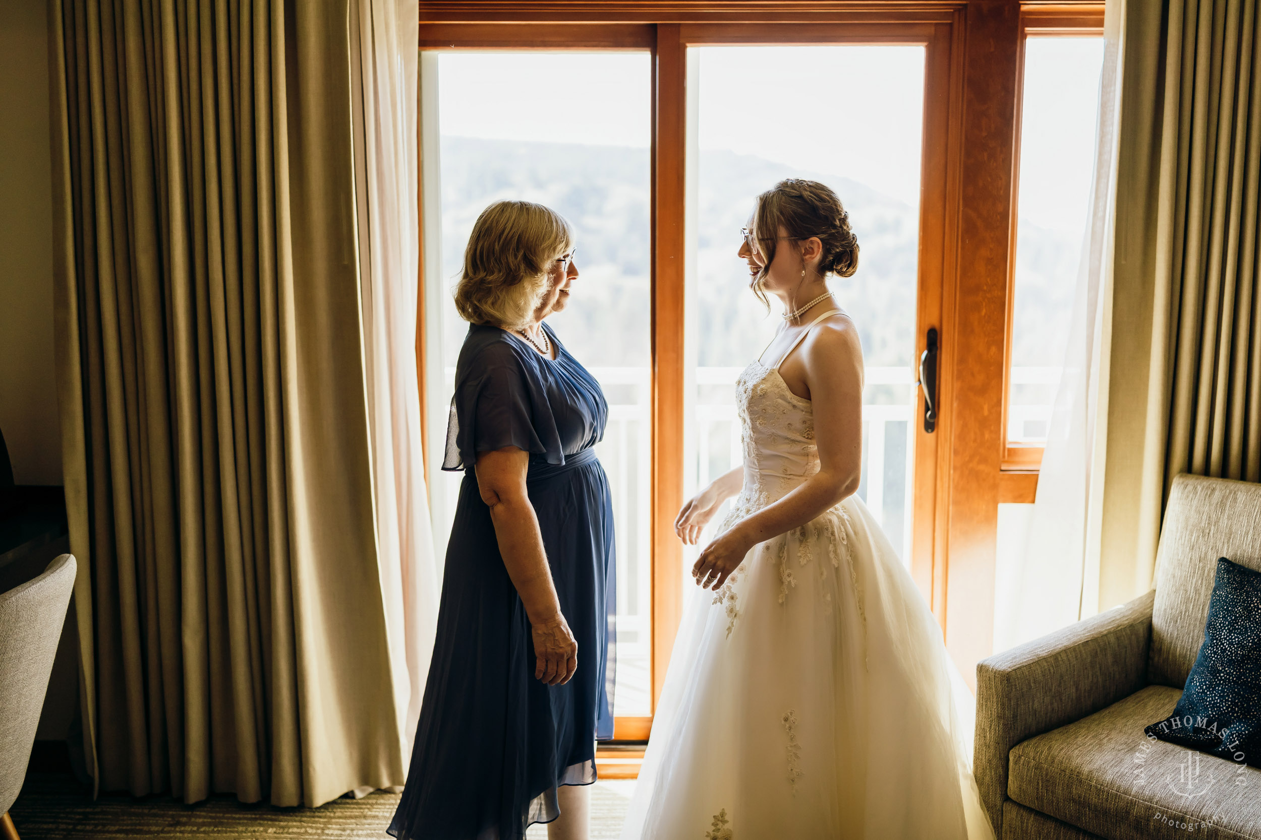Salish Lodge Snoqualmie wedding by Snoqualmie wedding photographer James Thomas Long Photography
