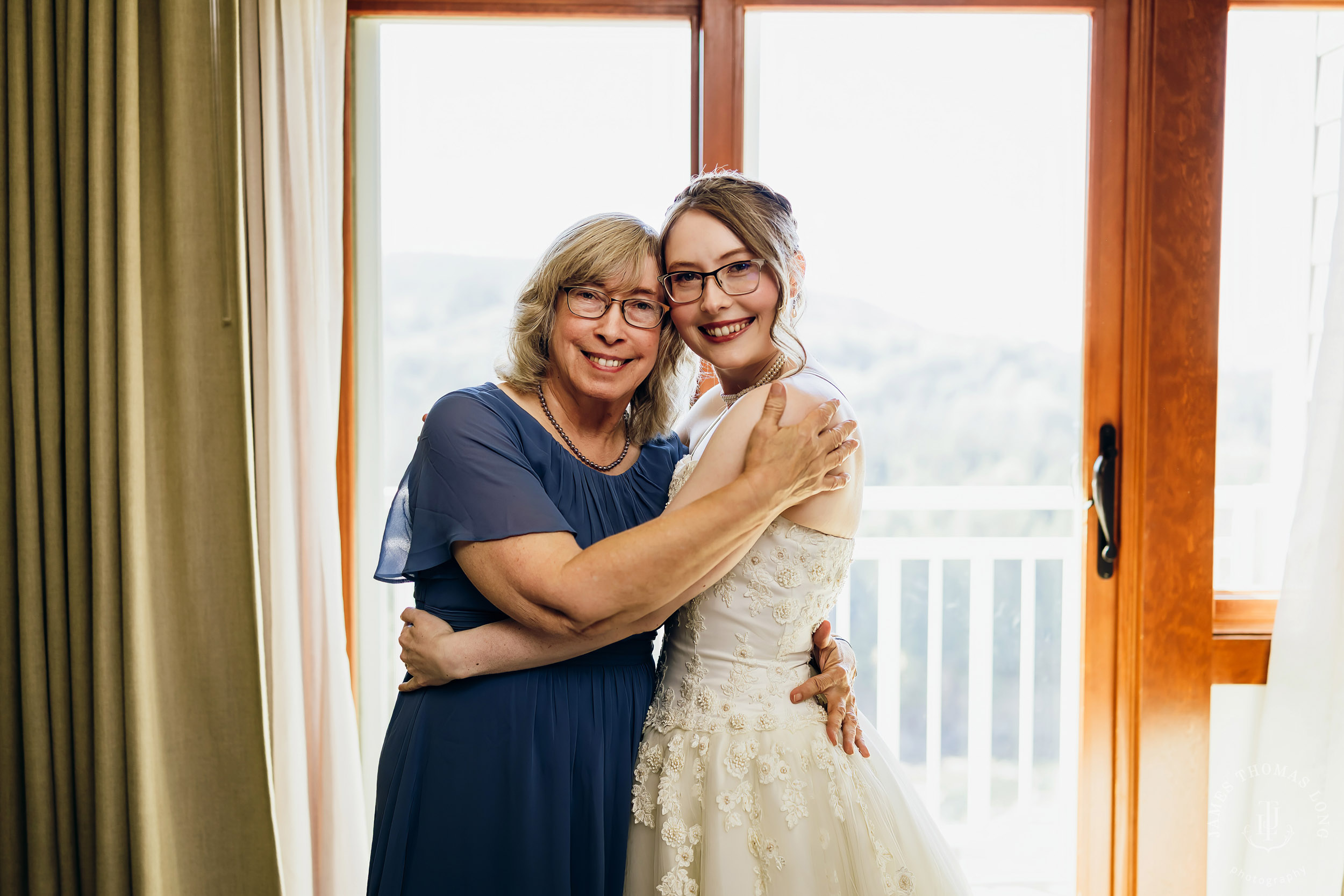 Salish Lodge Snoqualmie wedding by Snoqualmie wedding photographer James Thomas Long Photography
