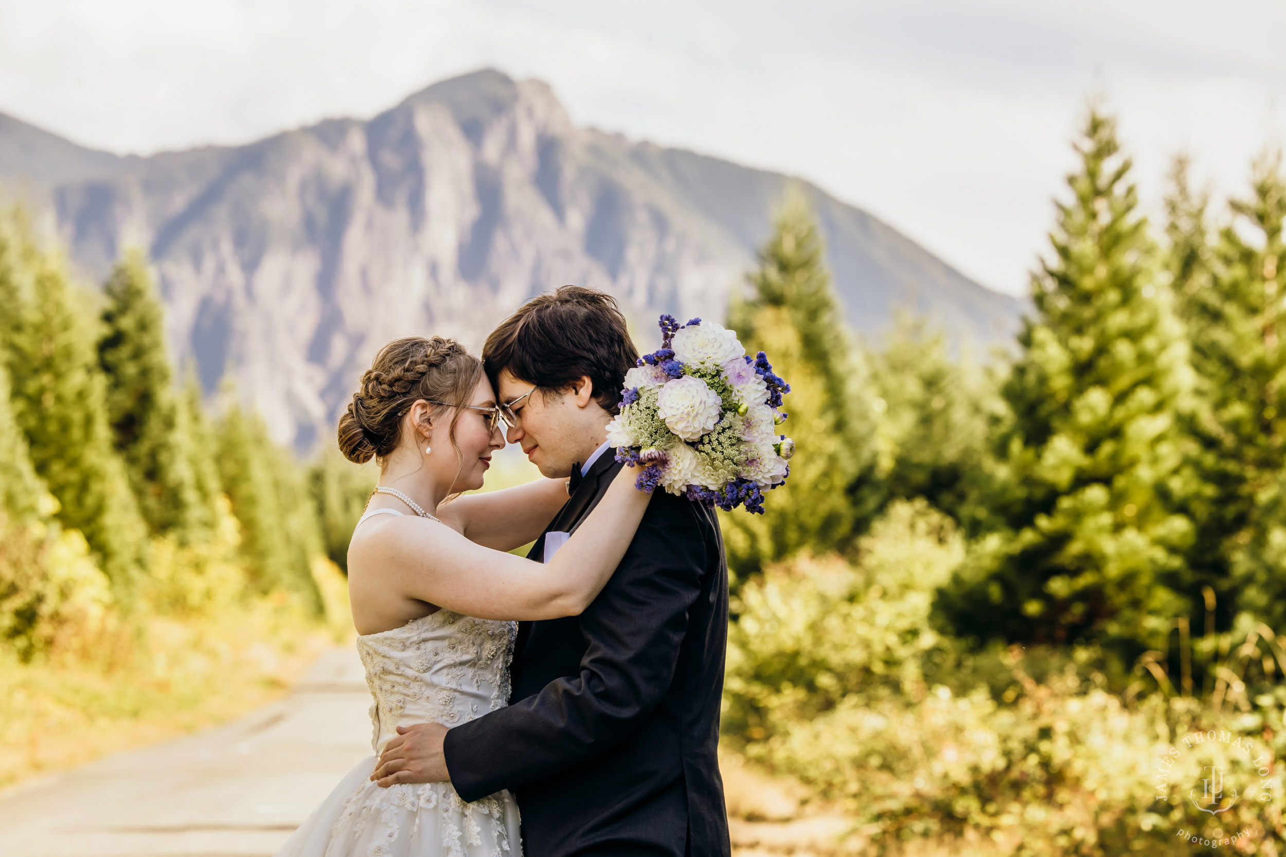 Salish Lodge Snoqualmie wedding by Snoqualmie wedding photographer James Thomas Long Photography