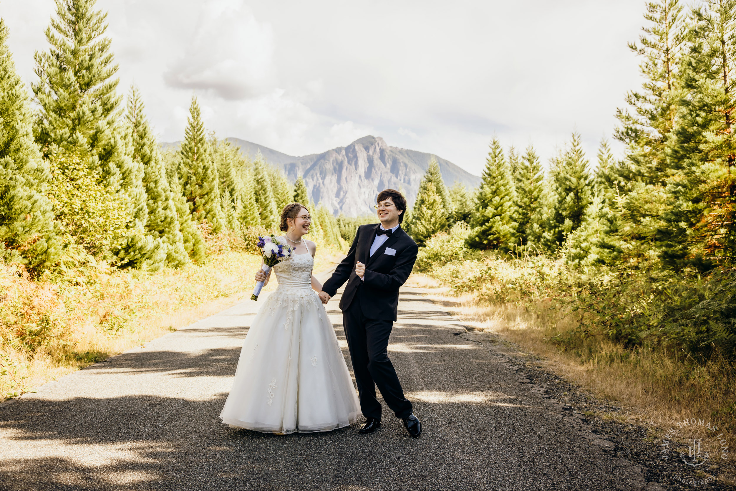 Salish Lodge Snoqualmie wedding by Snoqualmie wedding photographer James Thomas Long Photography