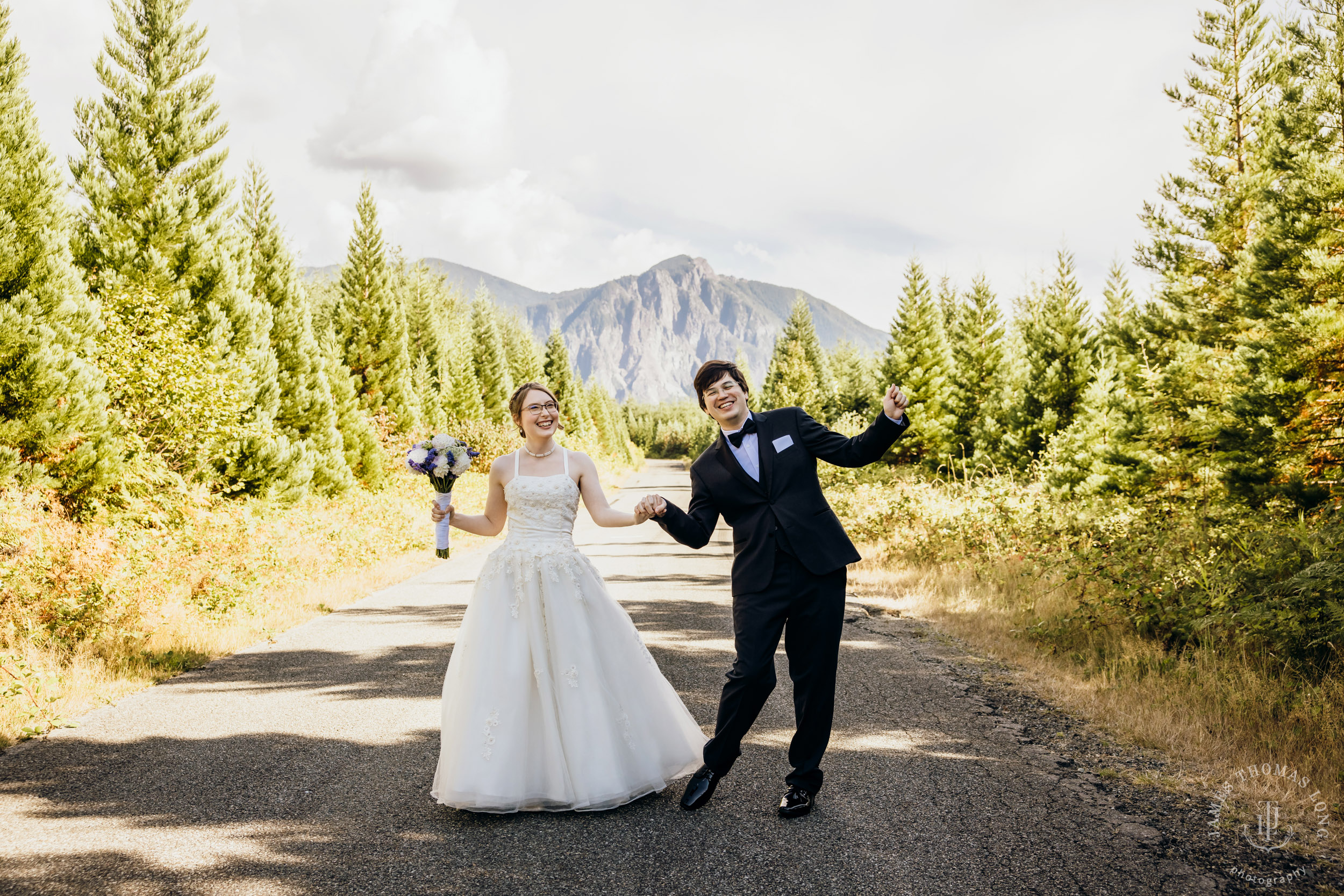 Salish Lodge Snoqualmie wedding by Snoqualmie wedding photographer James Thomas Long Photography