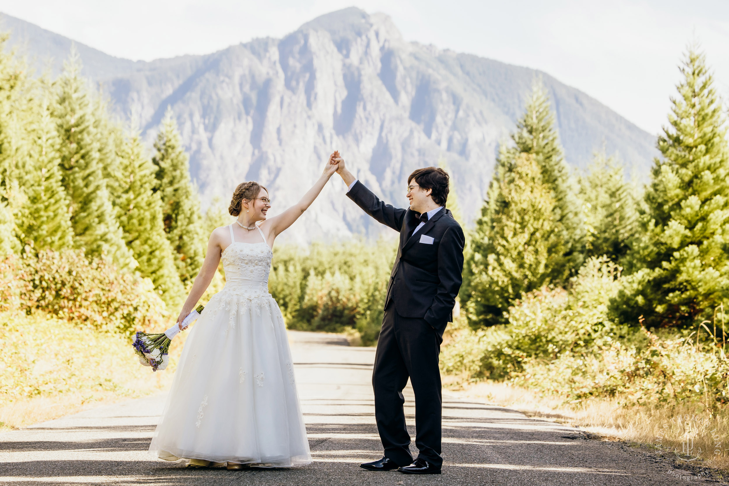 Salish Lodge Snoqualmie wedding by Snoqualmie wedding photographer James Thomas Long Photography