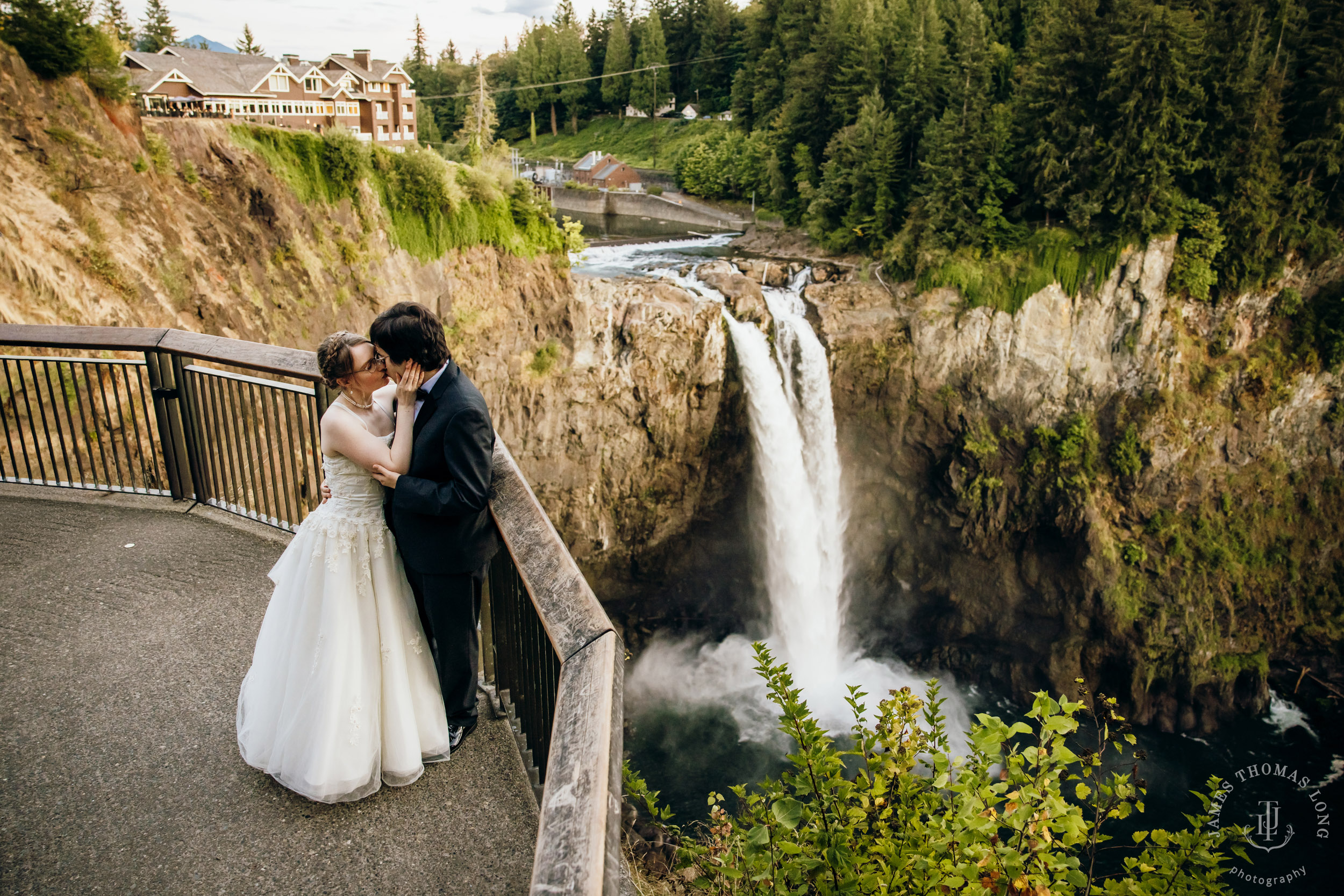Salish Lodge Snoqualmie wedding by Snoqualmie wedding photographer James Thomas Long Photography